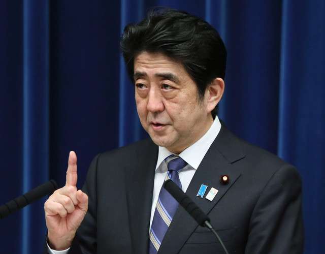 印象操作か？拉致解決のブルーリボン TBSドラマで悪徳代議士に着用