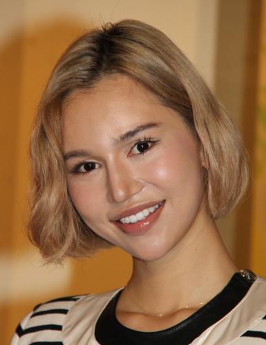 水沢アリー　破局質問に笑顔も「芸術に触れて踏み台にしたい」