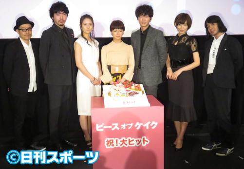 綾野剛、大泣き赤ちゃんへ“神対応” 女性客ため息