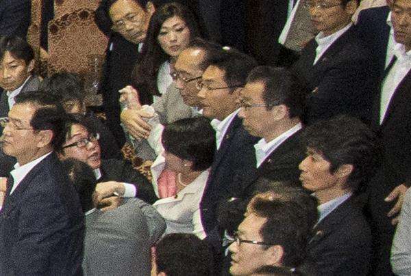 【緊迫・安保法案】“セクハラ暴行”疑惑の民主議員、本紙直撃に「関係ない」繰り返す - 産経ニュース