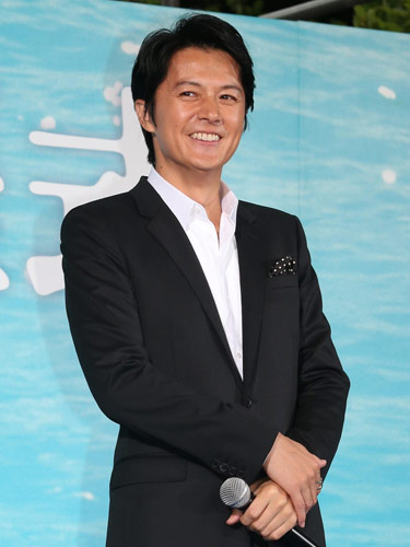 福山雅治の結婚で時価総額40億円減「アミューズ」株価が大幅下落