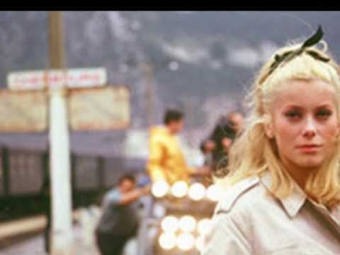 Michel　Legrand　映画「シェルブールの雨傘」　Je　t'attendrai　toute　me　vie... - YouTube