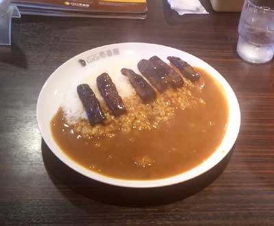 『カレーハウス CoCo壱番屋』の人気トッピングランキング!2位「ロースカツ」3位「やさい」1位は?