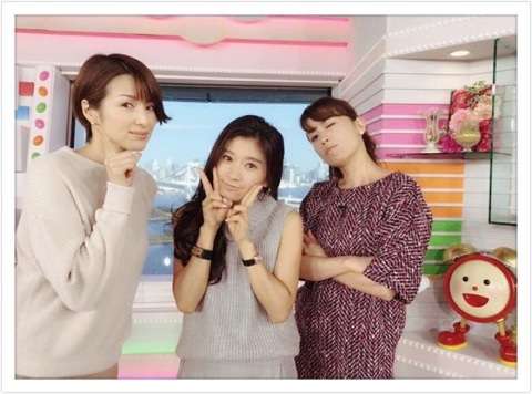 吉瀬美智子、ロングドレスで美脚披露 陣内孝則と『ベストフォーマリスト』受賞