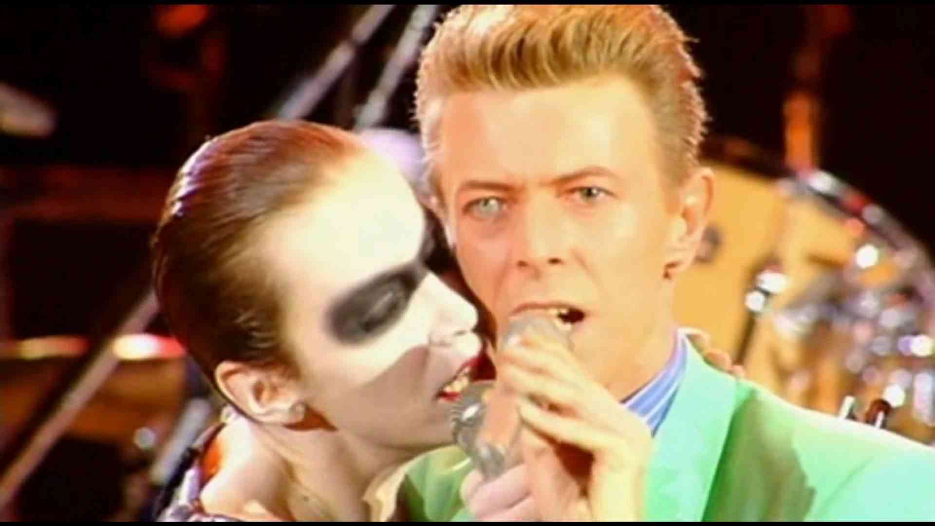 Queen & Annie Lennox  & David Bowie - Under Pressure - HD - YouTube