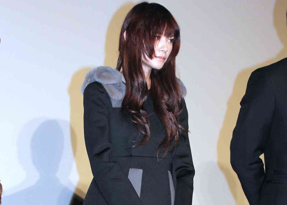 真木よう子、ヒール脱ぎの原因は高熱だった「倒れるよかマシ」 - シネマトゥデイ