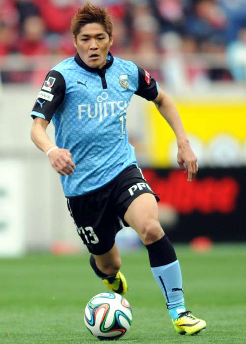 川崎フロンターレのFW大久保嘉人が息子3人と丸刈りに、抗がん剤治療受ける愛妻のため…。