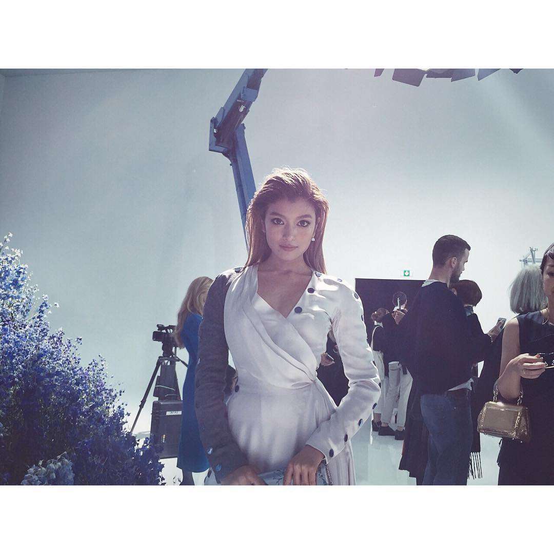 ローラ、前髪パッツン＆ショートヘアでイメージ一新 「別人みたい」「似合う」と反響