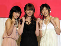 綾瀬はるか、優美な純白ウェディングドレス姿を披露！「オトナな私に仕上がった」