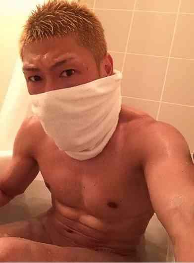 ゴールデンボンバー(金爆)･樽美酒研二のすっぴん半身浴姿にファン興奮!「エロい」「刺激的すぎっ」
