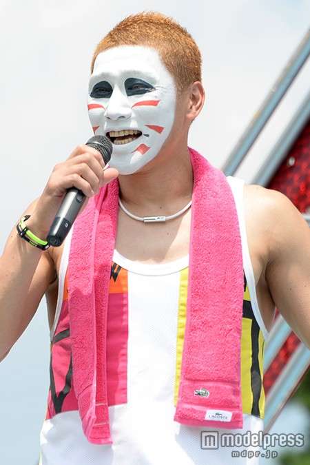 ゴールデンボンバー樽美酒研二、話題のイケメンすっぴん姿で魅了 “露出度高め”なサービスショット