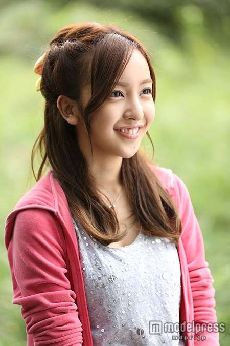 板野友美、中国映画「雨衣」で主演へ 意気込み語る