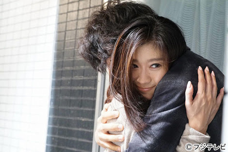 篠原涼子が髪を触りすぎ？ ドラマ「オトナ女子」に視聴者が集中できない！