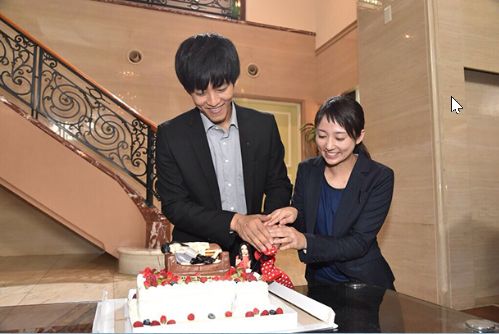 菜々緒のバースデーをサイレーン主演コンビが祝福 “恐怖”ケーキに大喜び