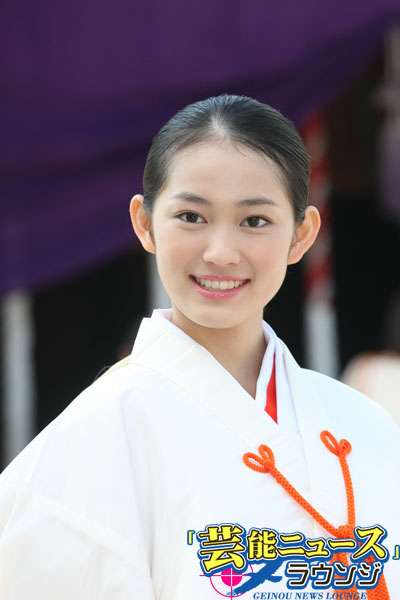 剛力彩芽が消えたら…次は吉本実憂！オスカーが絶賛“ゴリ押し”中