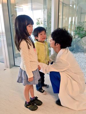 【コウノドリ】綾野剛「一本の注射で救える命がある」…塩崎厚労相も感心