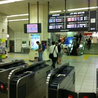 【これは酷い】通りすがりの見知らぬ男が駅構内で「ベビーカーが目障り」との理由で１歳の赤ちゃんを殴る | まとめまとめ