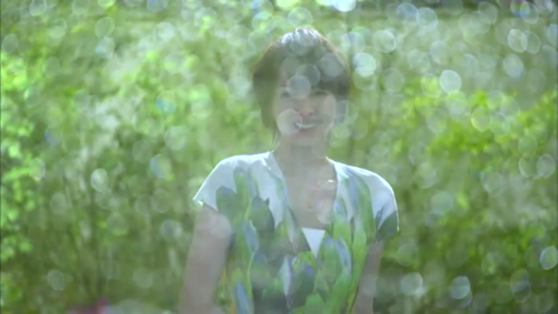 吉瀬美智子、ロングドレスで美脚披露 陣内孝則と『ベストフォーマリスト』受賞