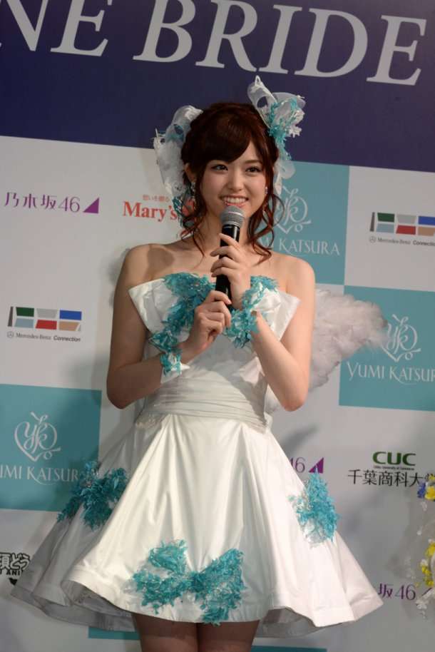 乃木坂46白石麻衣、幼少期の姿に「既に可愛い」「美人のルーツ」の声