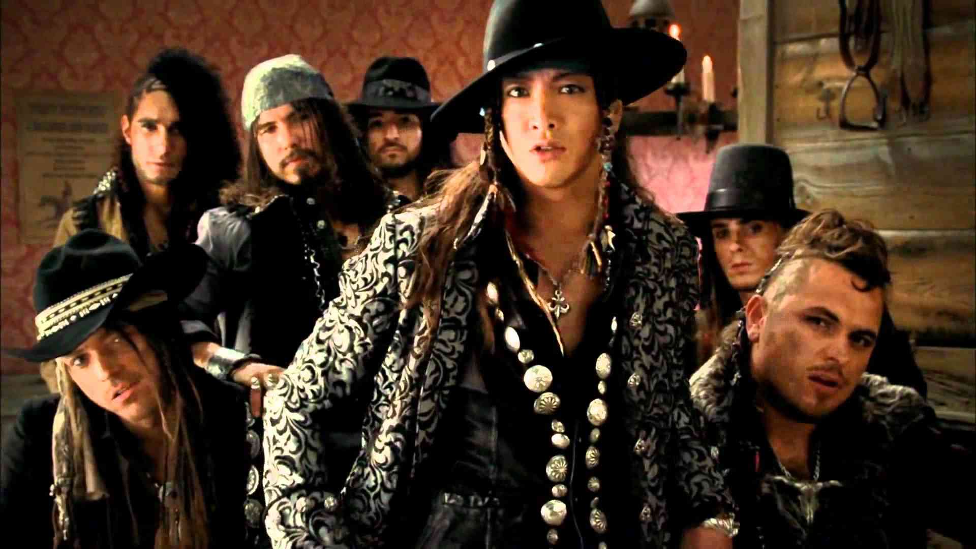 SMAP・木村拓哉の海賊コスプレがカッコ良すぎて話題に　「鼻血出た」「こんなん惚れる」