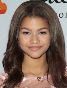 米女優、雑誌の写真加工に反発 無修正版を自ら公開