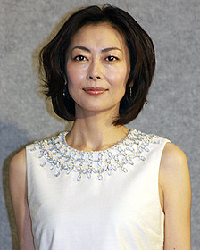 初の朗読劇も声が震え…中山美穂の寂しき「デビュー30周年」