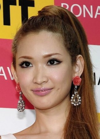 紗栄子、住谷杏奈とのキス動画を公開