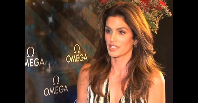 シンディ・クロフォード、無修正の「真の」姿見せる
