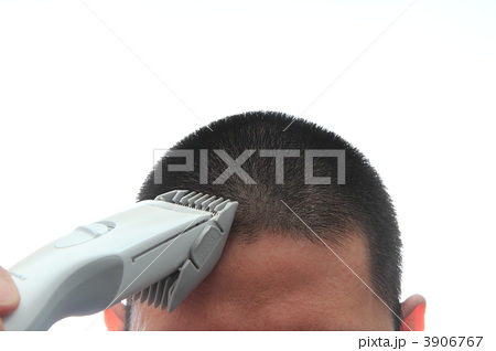 「誠意を見せろ」宅配便届かないと配達員の男性に丸刈り強要した男を逮捕