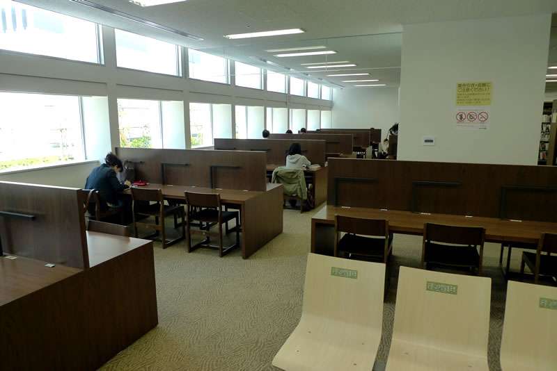 勉強､自宅以外でどこでやりますか？