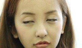 主演映画の会見でマナー違反、板野友美の挙動不審ぶりに中国メディアがあ然！