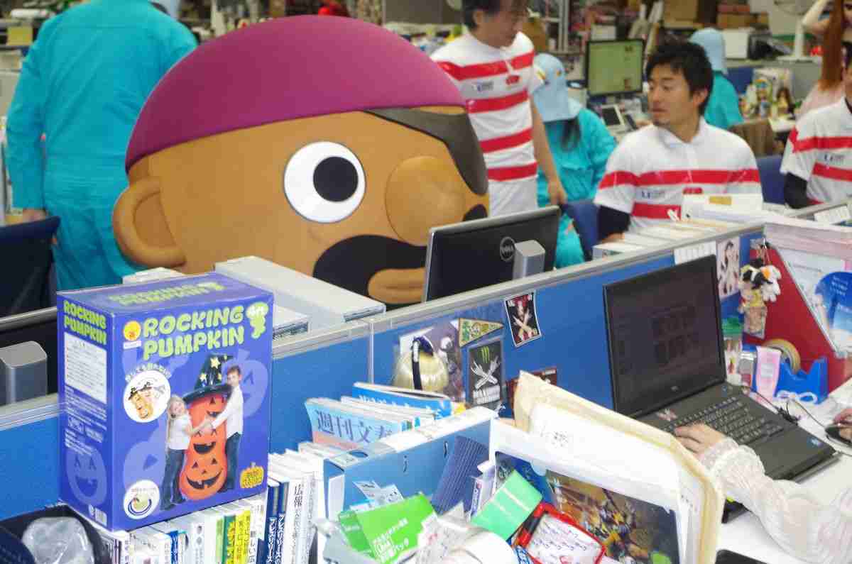 ハロウィンに社員が仮装出社してくるタカラトミーがカオス状態 - Excite Bit コネタ(1/2)