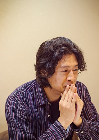 妻へのＤＶ容疑で逮捕された作家・冲方丁（うぶかた・とう）が独占手記を発表。警察と検察への怒りと疑義
