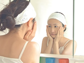 朝に洗顔は必要？正しい朝の洗顔方法 | スキンケア大学