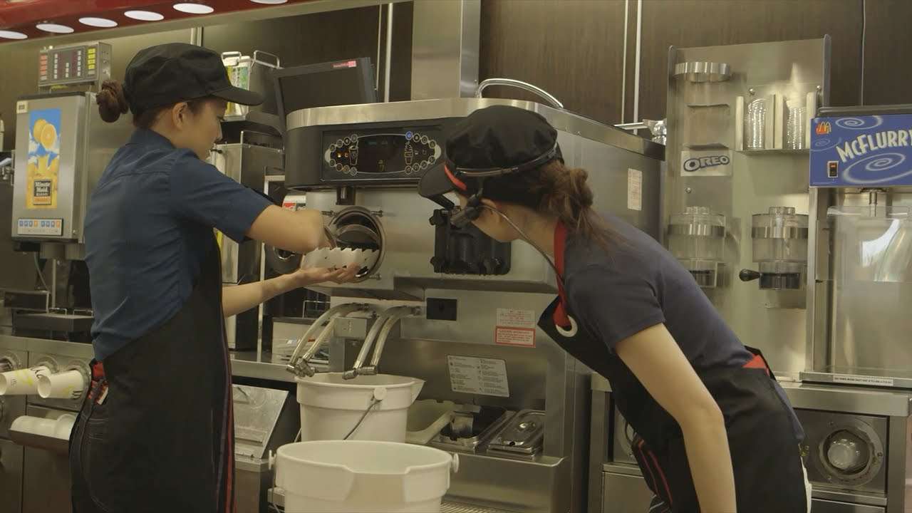 『ママズ・アイ・プロジェクト』シェイクの機械に虫が入る噂は本当ですか？ - YouTube