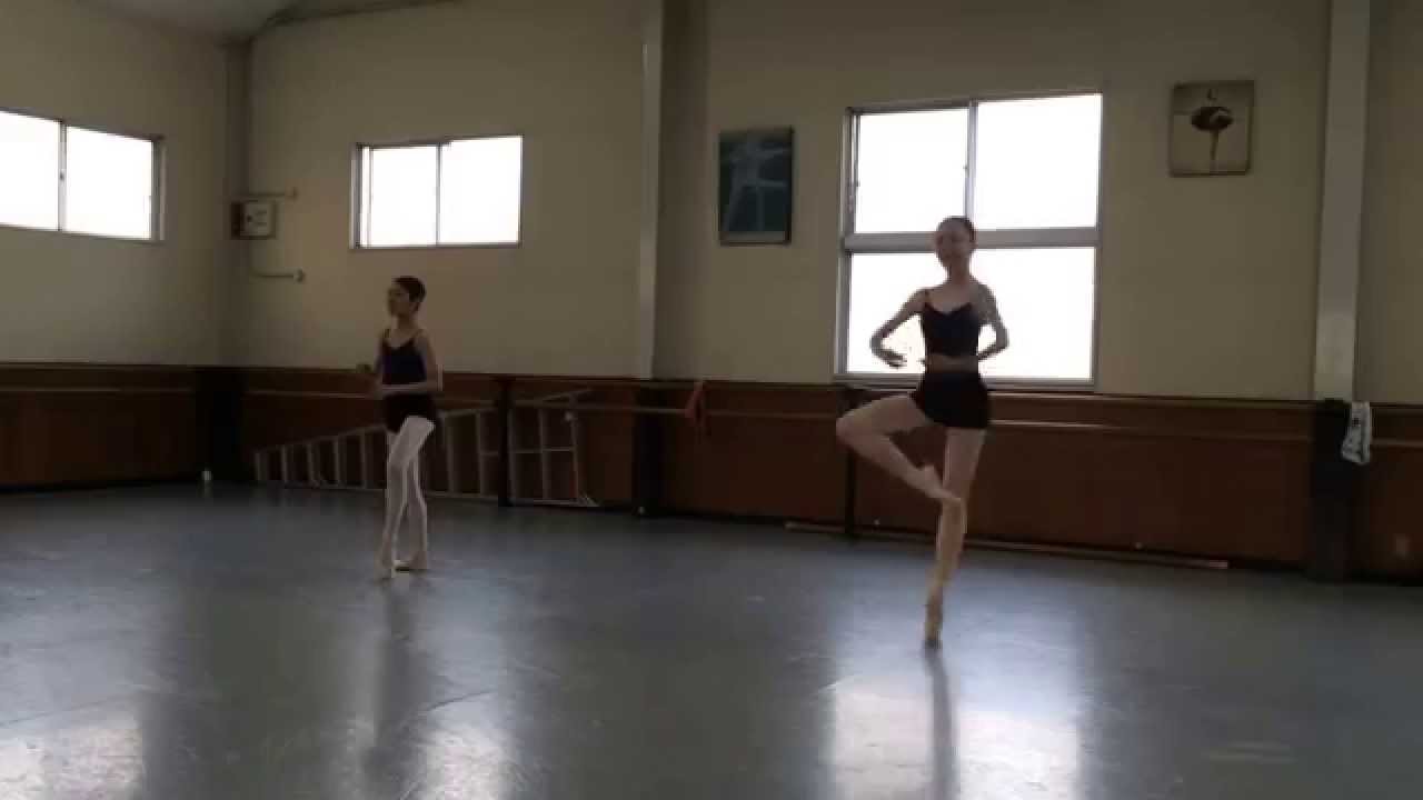 11 Pirouettes ピルエット 11回転 - YouTube