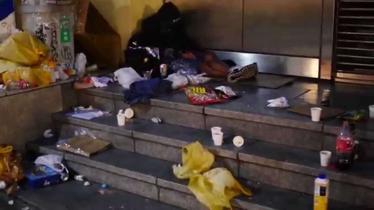 【最悪】ハロウィン参加者がゴミ放置で住民激怒 / 渋谷がゴミの山 - YouTube