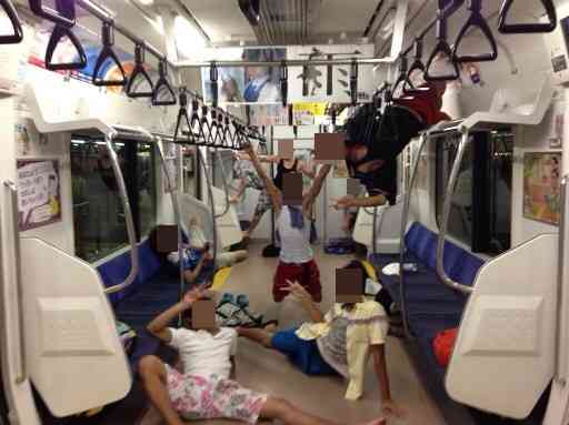 ついやっちゃう電車内NG行為TOP10