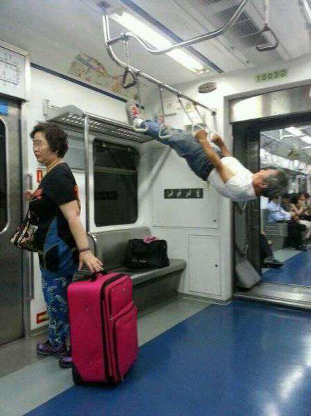ついやっちゃう電車内NG行為TOP10