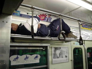 ついやっちゃう電車内NG行為TOP10