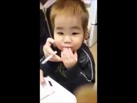 虐待ではないか！　3歳の子供に喫煙させる超キチガイ親！　 Ultra-mad parents to smoking to 3-year-old child! - YouTube