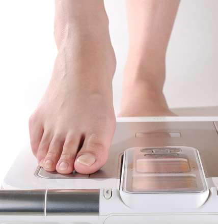 今年「ダイエット」を行った女性のうち、目標体重に到達した人は17％