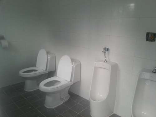 韓国の驚きのトイレを紹介！　みんなで仲良くや“カップルトイレ”が存在？ ｜ ガジェット通信