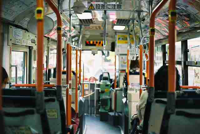 バス運転手に小学生が悪質なイタズラ…血も涙もない仕返しが待っていた - ライブドアニュース