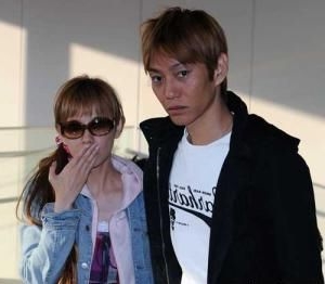 観月ありさ　青山光司氏とラブラブ帰国