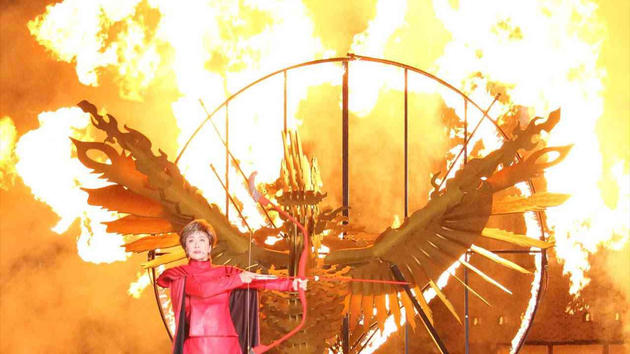 すわテロか？小林幸子、爆音と火柱の