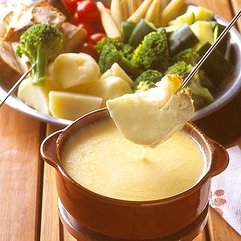 とろ～り「チーズフォンデュ」がカップ麺に!?「カップヌードルライトプラス チーズフォンデュ」