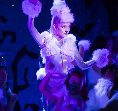 ローラがセクシーなプードルに、初のファンクラブイベントでダンス。 | Narinari.com