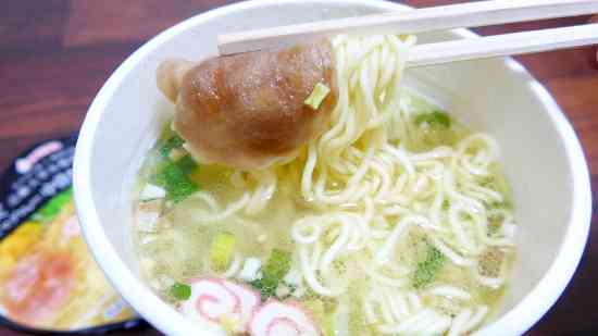 近畿大学マグロのカップ麺再び　エースコック、より濃厚に