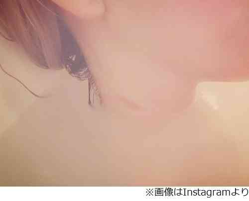 ざわちんの首にキスマーク? 入浴中の写真にファンがざわざわ